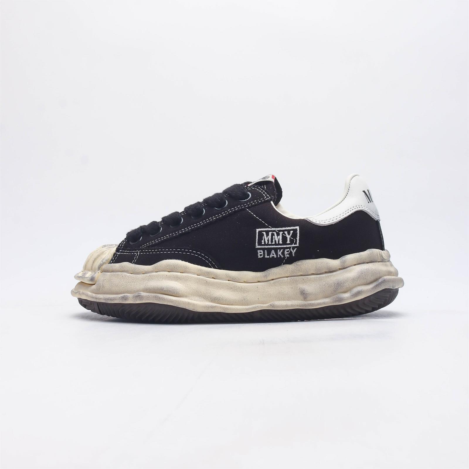 메종 미하라 야스히로 블레이키 OG 솔 디스트레스 캔버스 로우탑 스니커즈 블랙 Maison Mihara Yasuhiro Blakey OG Sole Distressed Canvas Low-top Sneakers Black A10FW712-BLACK