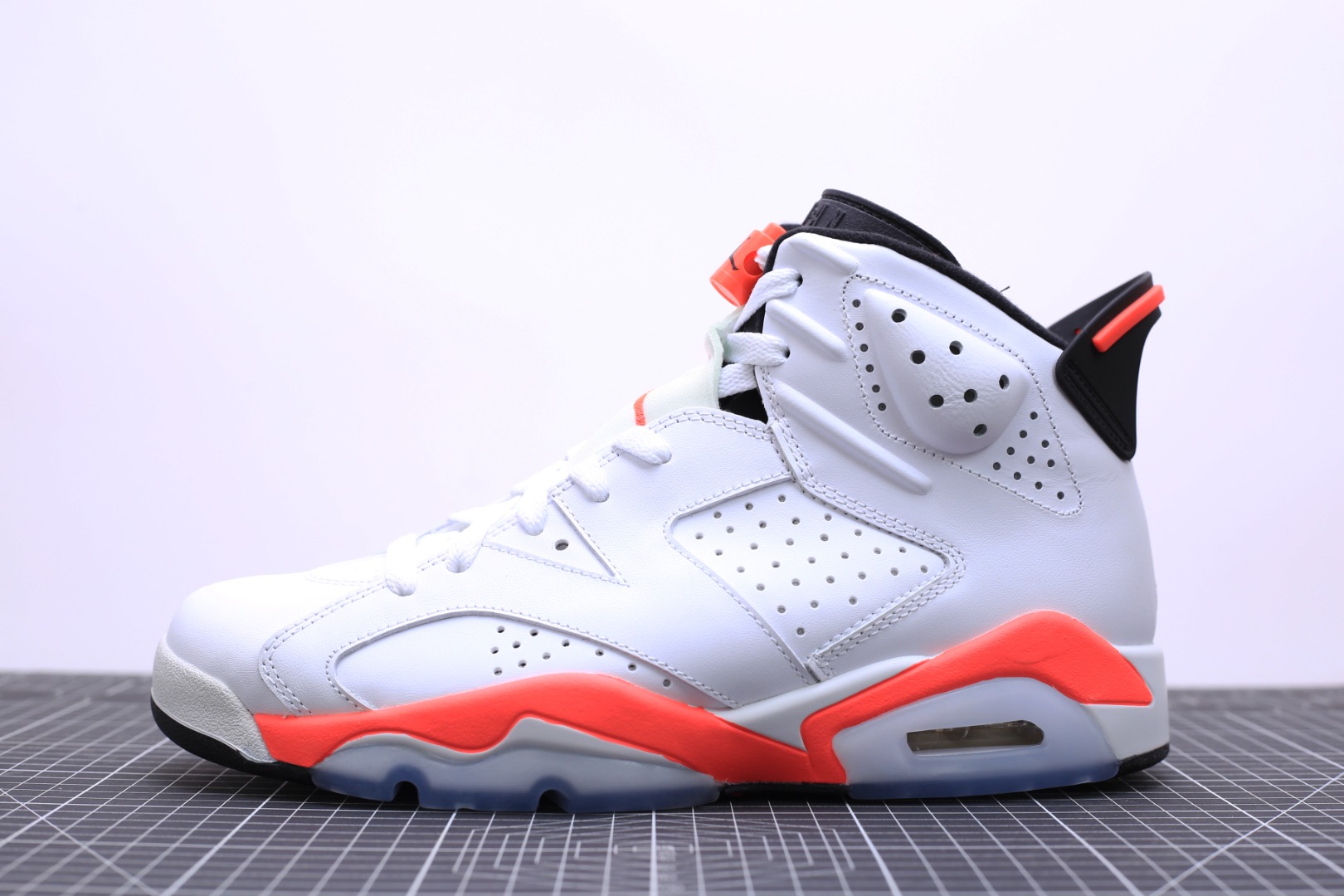 나이키 에어 조던 6 레트로 Nike Air Jordan 6 Retro Infrared White 384664-123