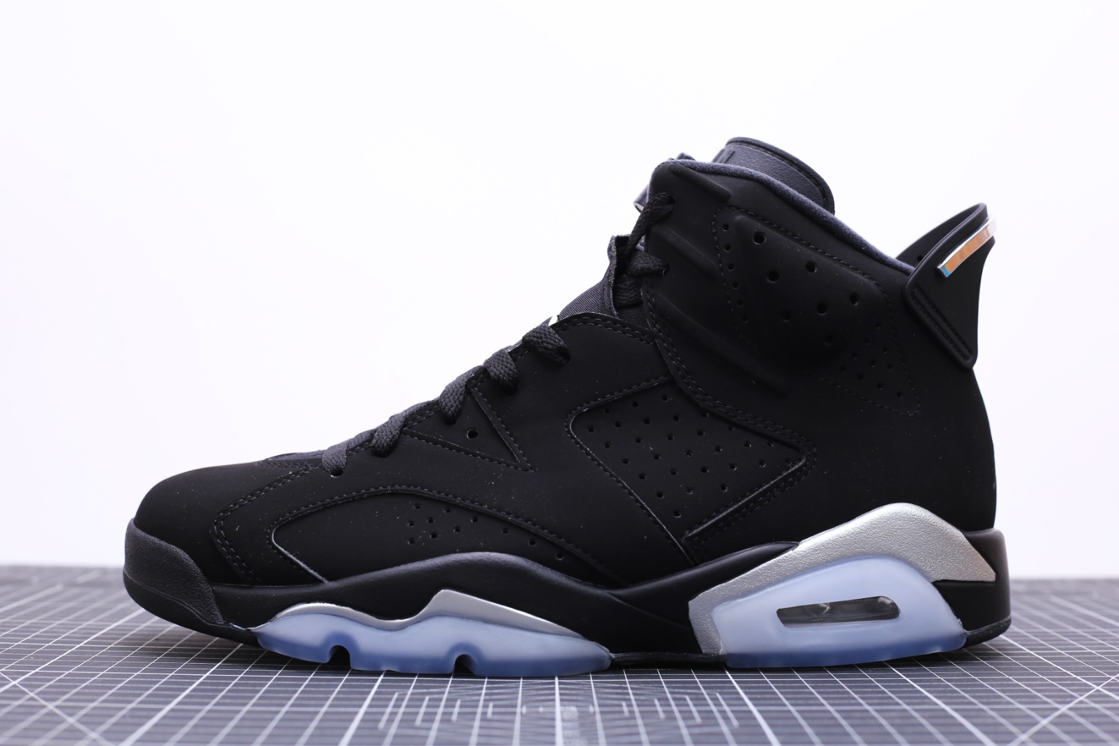 나이키 에어 조던 6 레트로 Nike Air Jordan 6 Retro Metallic Silver DX2836-001