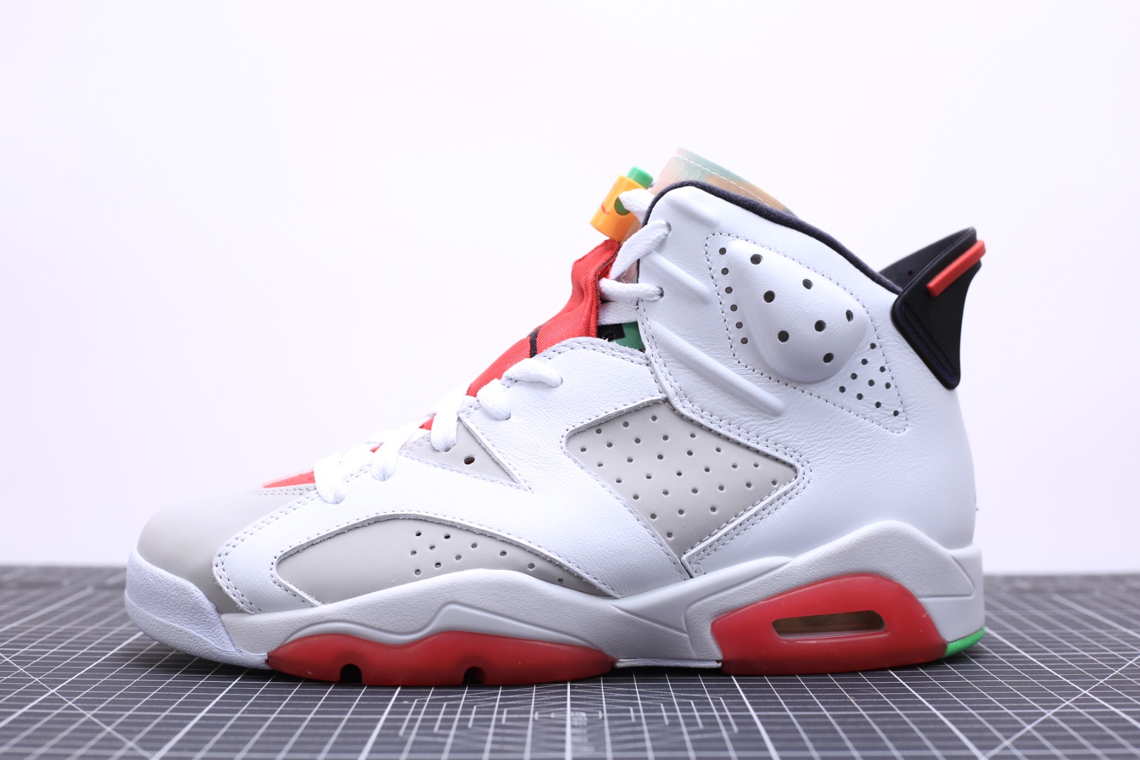 나이키 에어 조던 6 레트로 Nike Air Jordan 6 Retro Neutral Grey CT8529-062