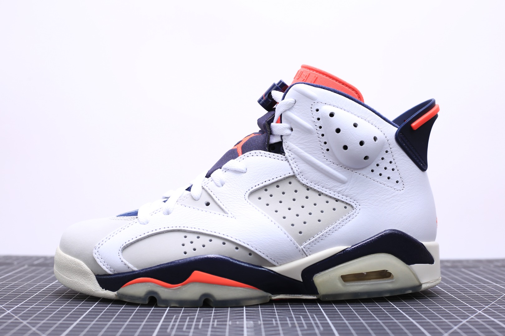 나이키 에어 조던 6 레트로 Nike Air Jordan 6 Retro Tinker 384664-104