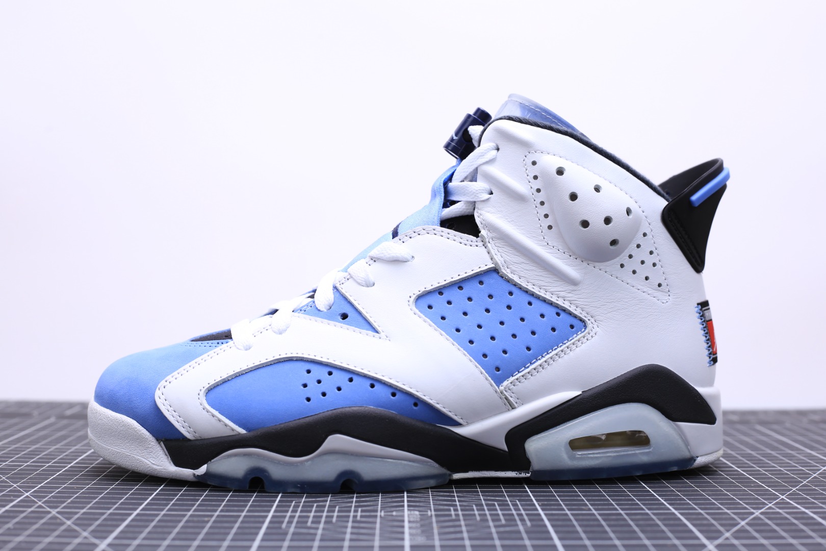나이키 에어 조던 6 레트로 Nike Air Jordan 6 Retro University Blue CT8529-410