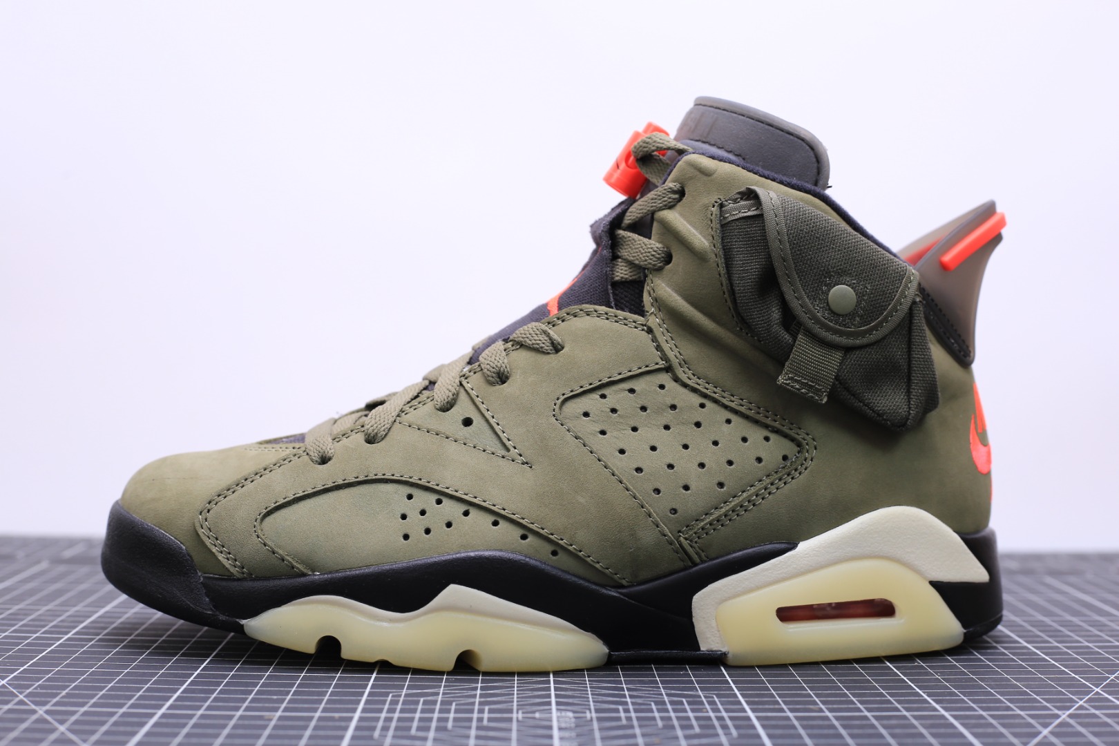 Tavis Scot x 나이키 에어 조던 6 레트로 Travis Scott x Nike Air Jordan 6 Medium Olive CN1084-200