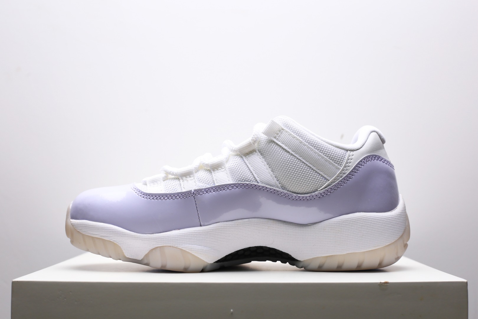 나이키 에어 조던 11 Nike Air Jordan 11 Low Pure Violet AJ11 AH7860-101