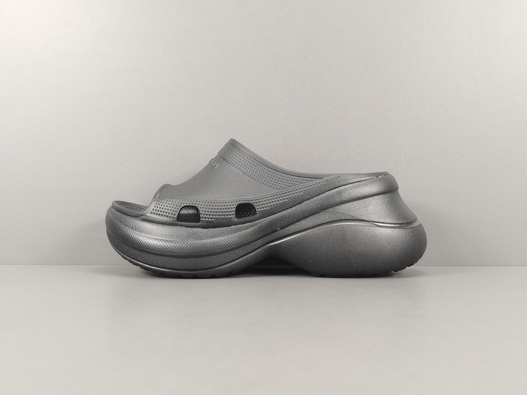 발렌시아가 슬라이드 샌들 블랙 여성 Balenciaga Pool Crocs 677389 W158E 1000