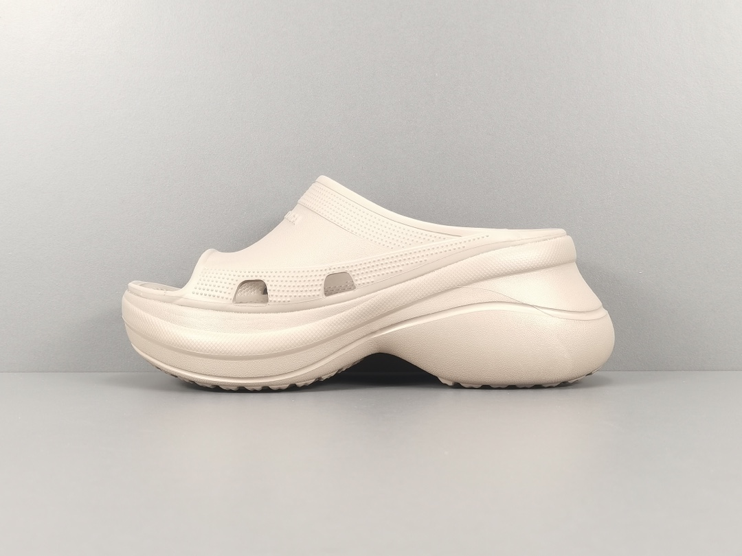 발렌시아가 슬라이드 샌들 베이지 여성 Balenciaga Pool Crocs 677386 W1S8E 2500