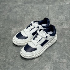 발렌티노 가라바니 프리다츠 스웨이드 로우탑 스니커즈 VALENTINO GARAVANI FREEDOTS