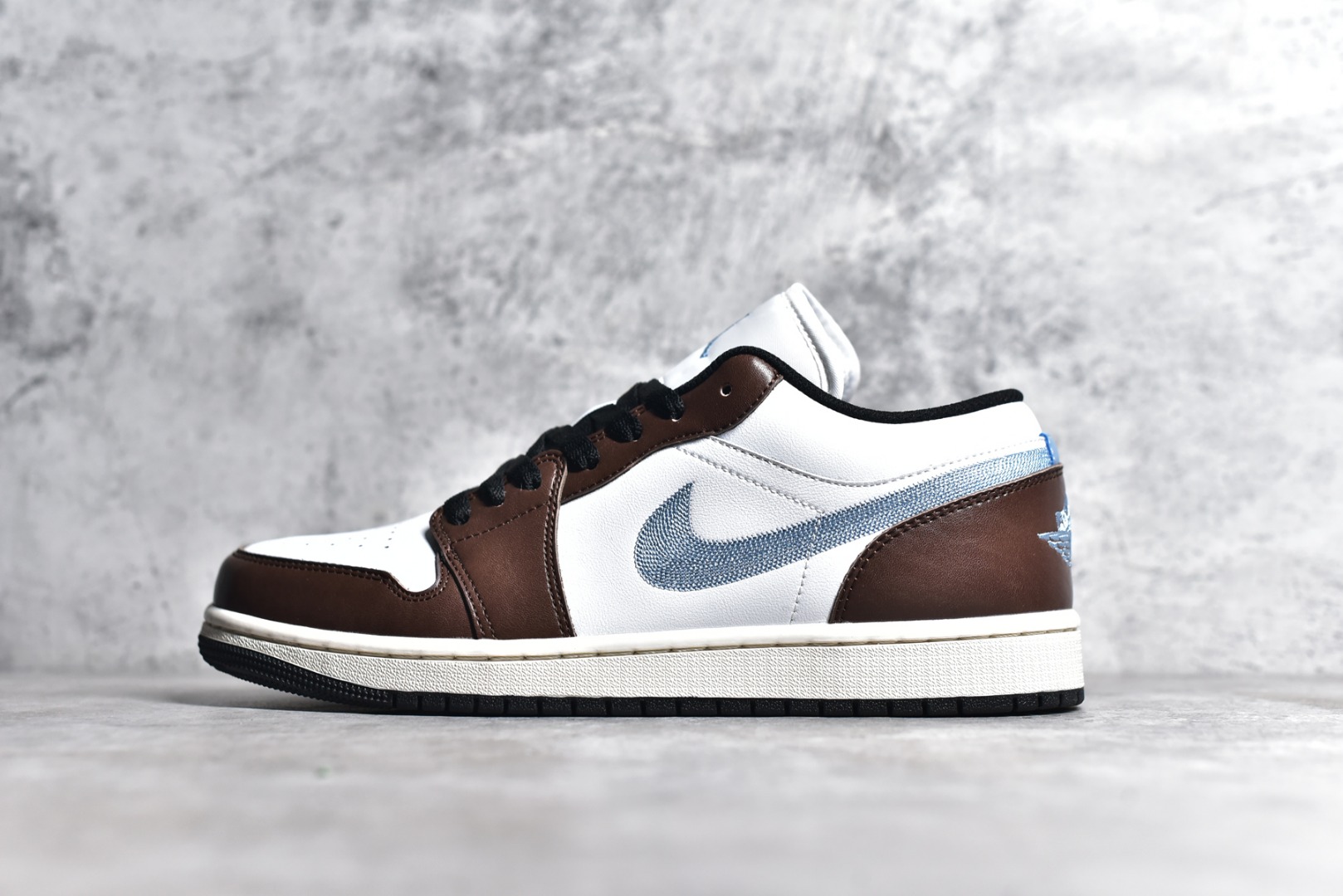 나이키 조던 1 로우 Nike Air Jordan AJ1 Low FQ8156-142