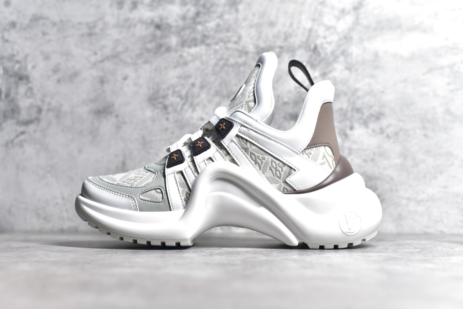 루이비통 LV 아치라이트 스니커즈 베이지 Louis Vuitton LV Archlight Sneakers Beige