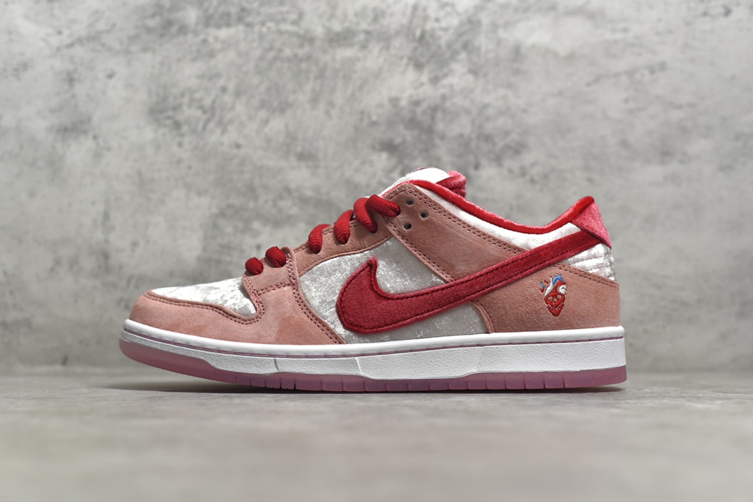 나이키 SB 덩크 로우 StrangeLove x Nike  SB Dunk Low