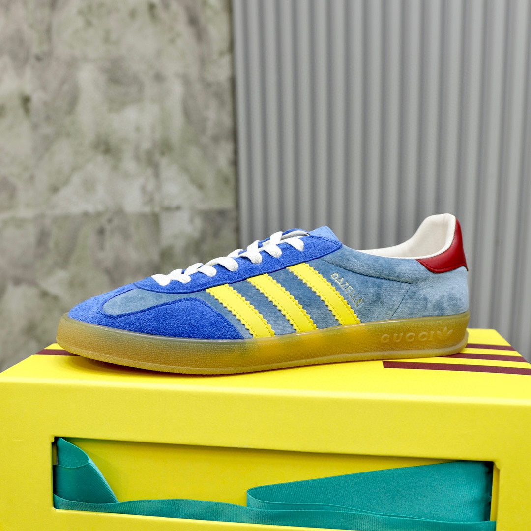 구찌 x 아디다스 가젤 스니커즈 라이트 블루 Gucci x Adidas Gazelle Sneakers Light Blue 707848-9STU0-4860/HQ8851
