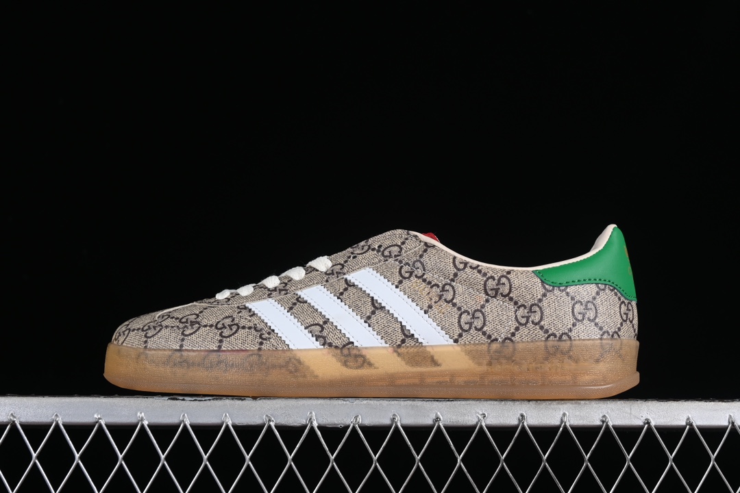 구찌 x 아디다스 가젤 스니커즈 베이지 에보니 GG 슈프림 캔버스 Gucci x Adidas Gazelle Sneakers Beige Ebony GG Supreme Canvas 715222-FAAR3-9751/IE2262