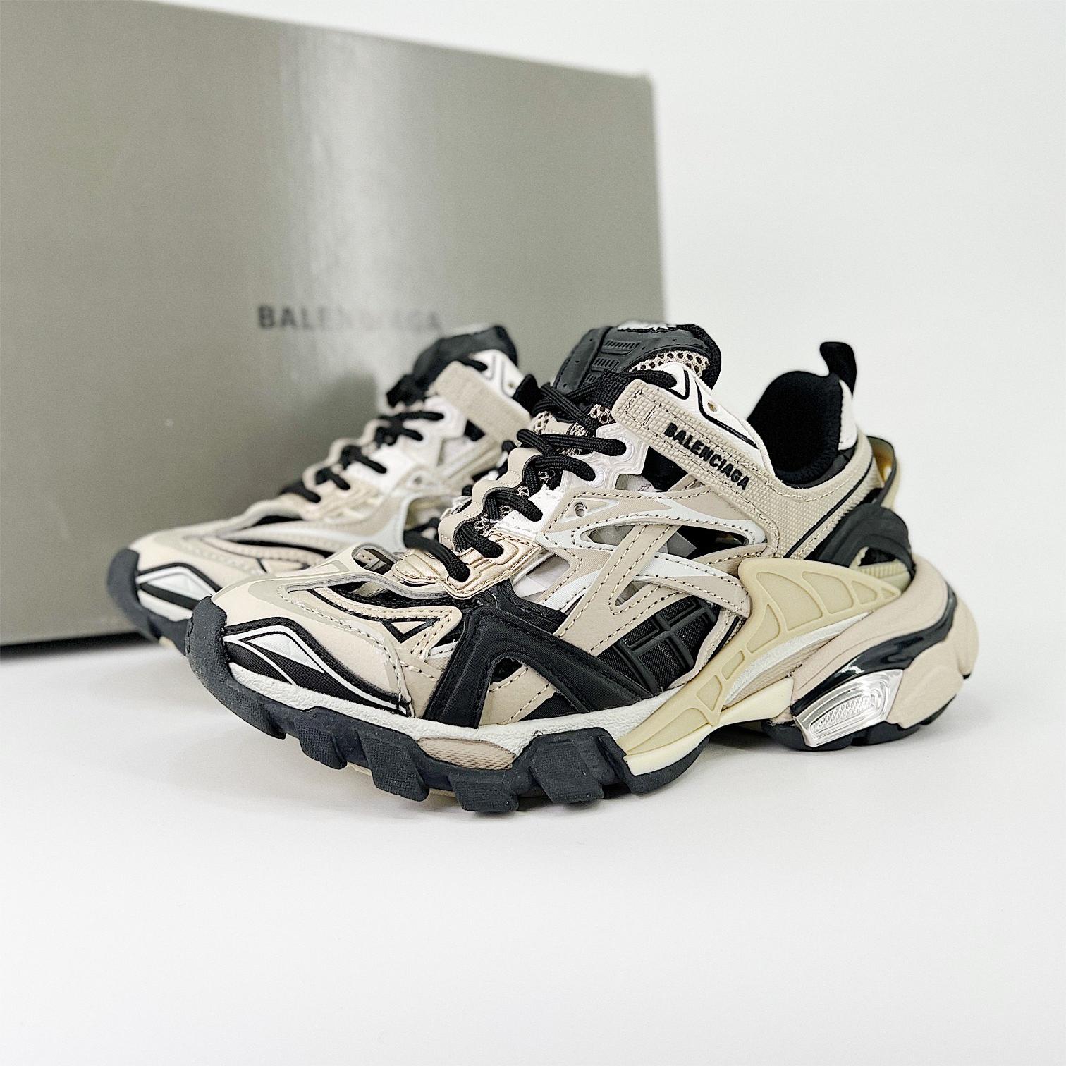 발렌시아가 Track 2 Sneakers 568615 W2FC1 5845