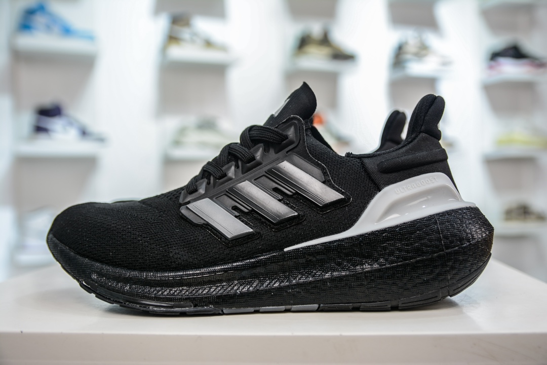아디다스 울트라부스트 라이트 ADIDAS Ultraboost Light ID5324