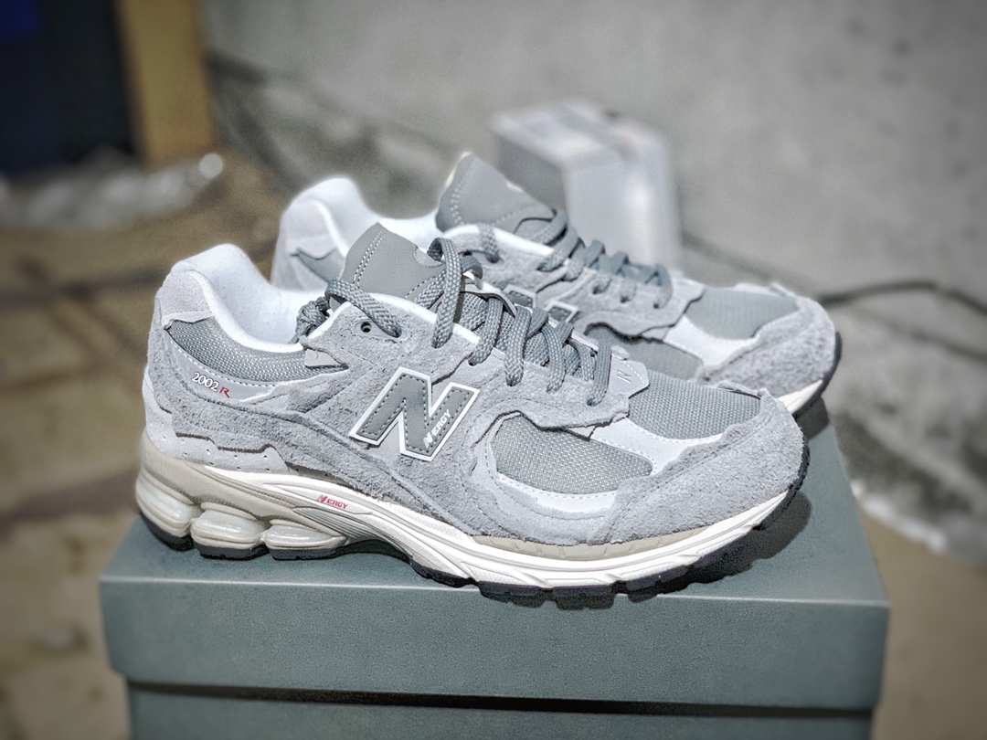 뉴발란스 2002R 프로텍션 팩 그레이 New Balance 2002R Protection Pack Grey M2002RDM